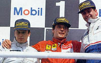 Подиум (слева направо): Оливье Панис, Герхард Бергер и Эрик Бернар